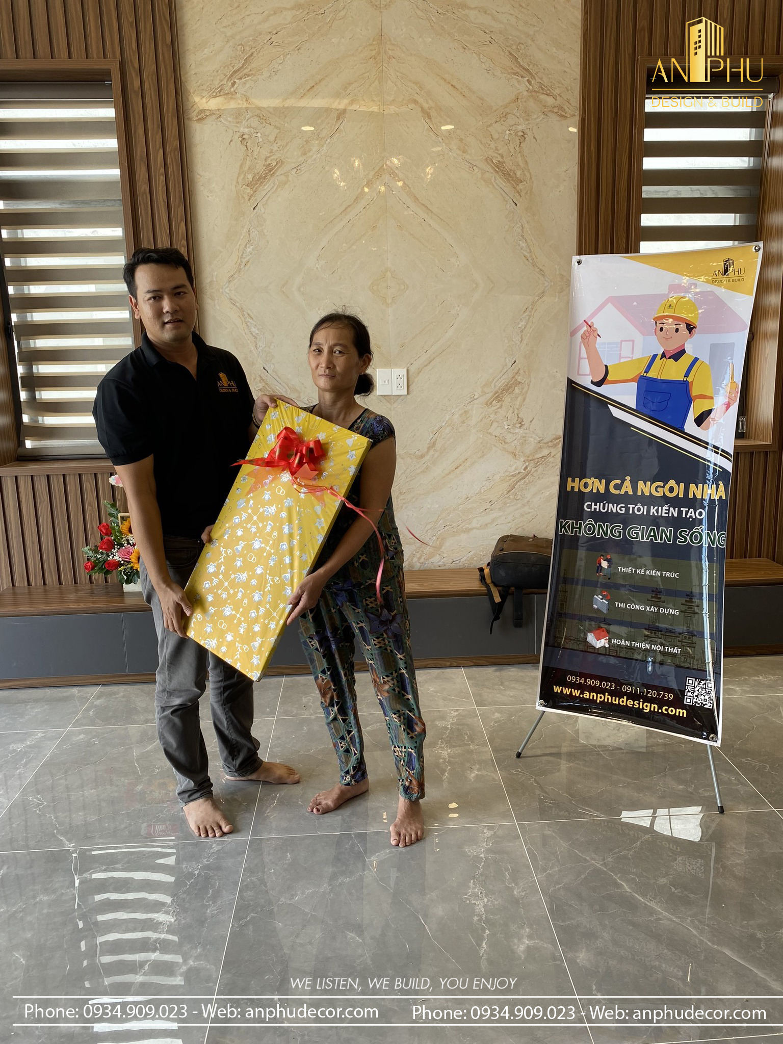 ảnh chụp hình và bàn giao nhà cho khách hàng